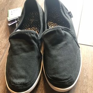 Sanuk Pair o’ Dice in distressed black PRICE  FIRM